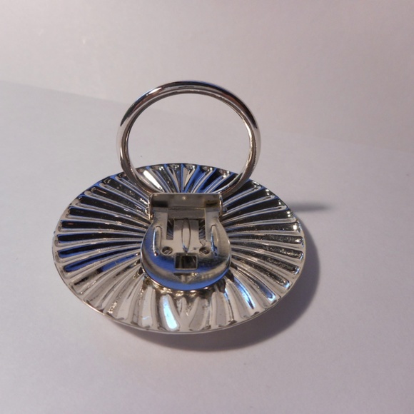 Vintage Silver Tone Pleated Swirl Round Scarf Ring Clasp - Picture 5 of 5